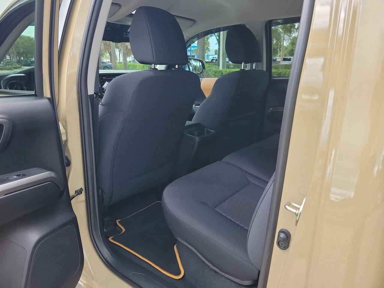 Used 2020 Toyota Tacoma SR5 RWD image 9