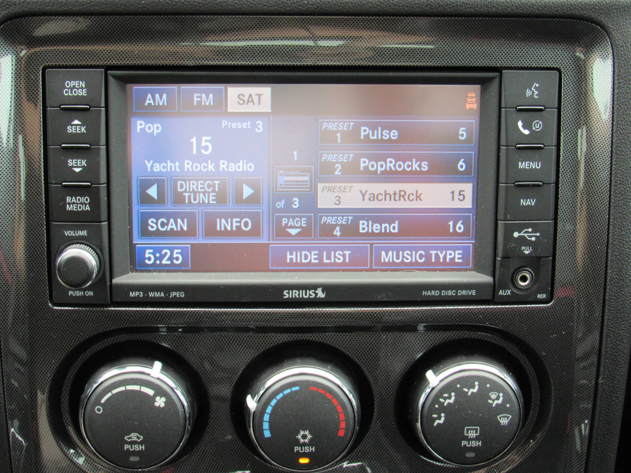 Used 2009 Dodge Challenger SRT8 w/ SRT Option Group II RWD image 23