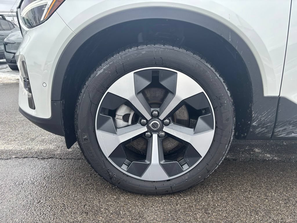 Certified 2026 Volvo XC40 B5 Plus w/ Protection Package Premier AWD/4WD image 32