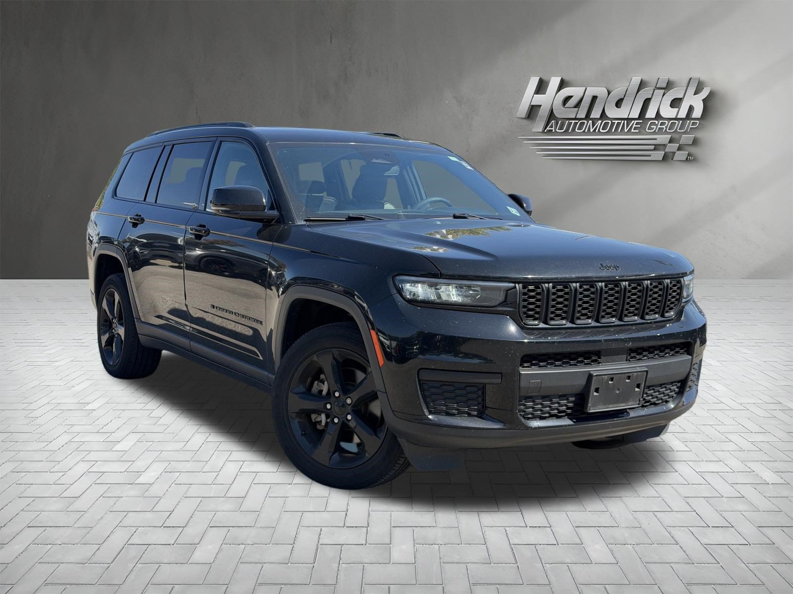 Used 2023 Jeep Grand Cherokee L Laredo AWD/4WD image 2