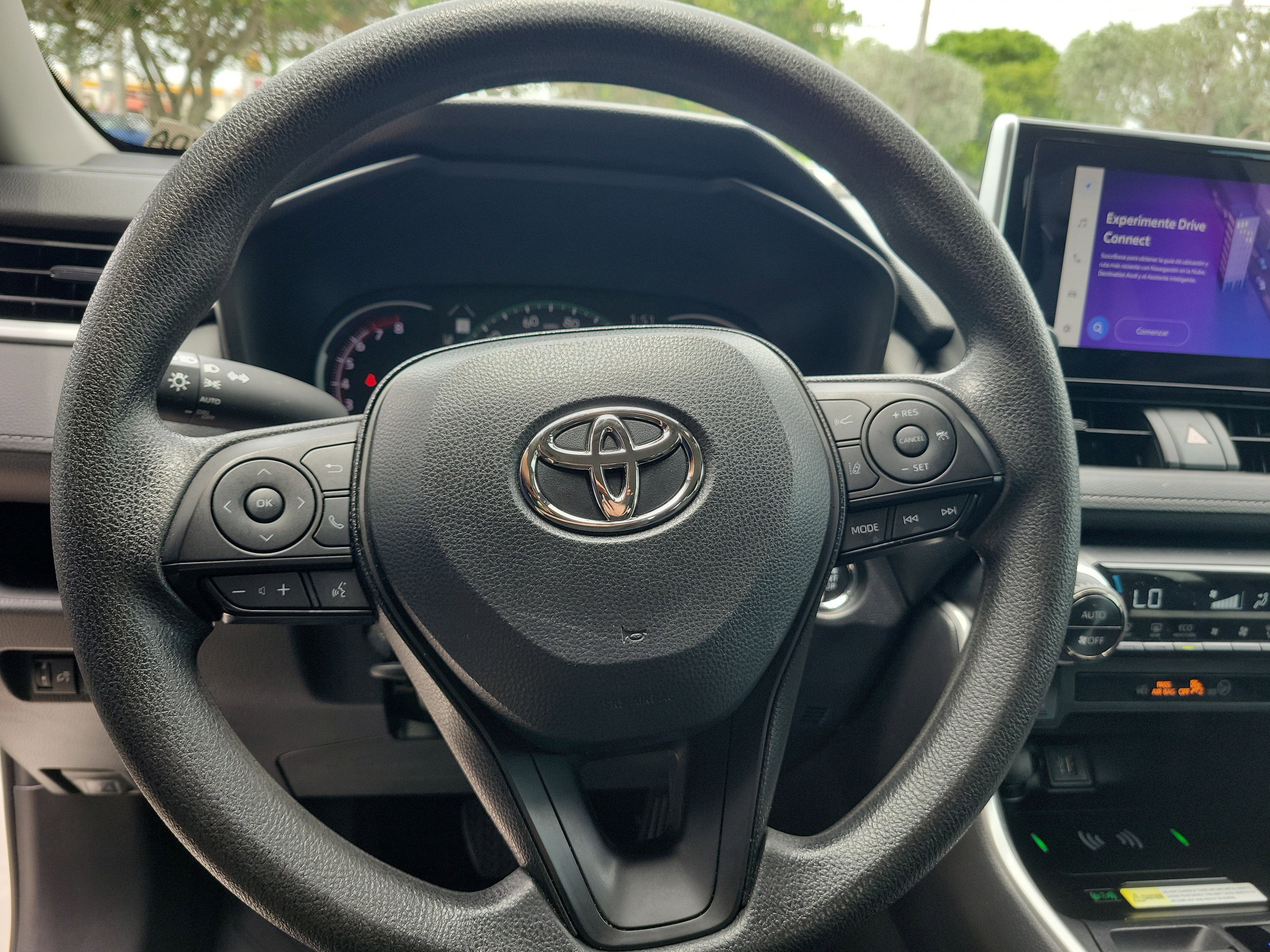 Used 2024 Toyota RAV4 XLE FWD image 28