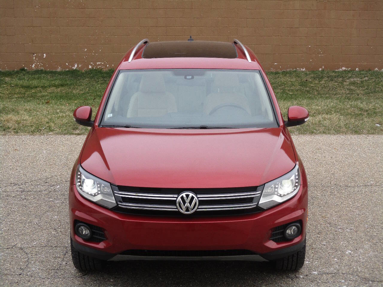 Used 2016 Volkswagen Tiguan SE image 12