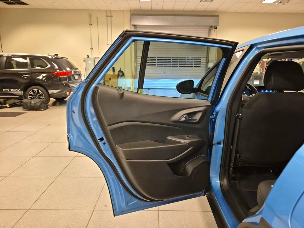Used 2026 Chevrolet Trax LS FWD image 25