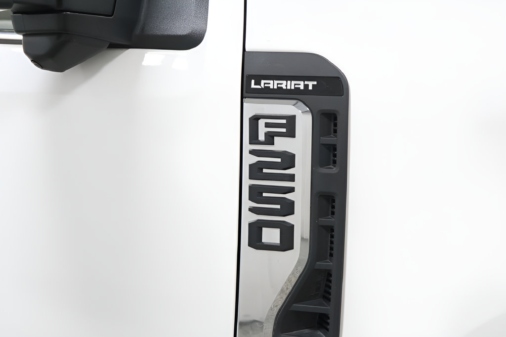 Used 2025 Ford F250 Lariat AWD/4WD image 34