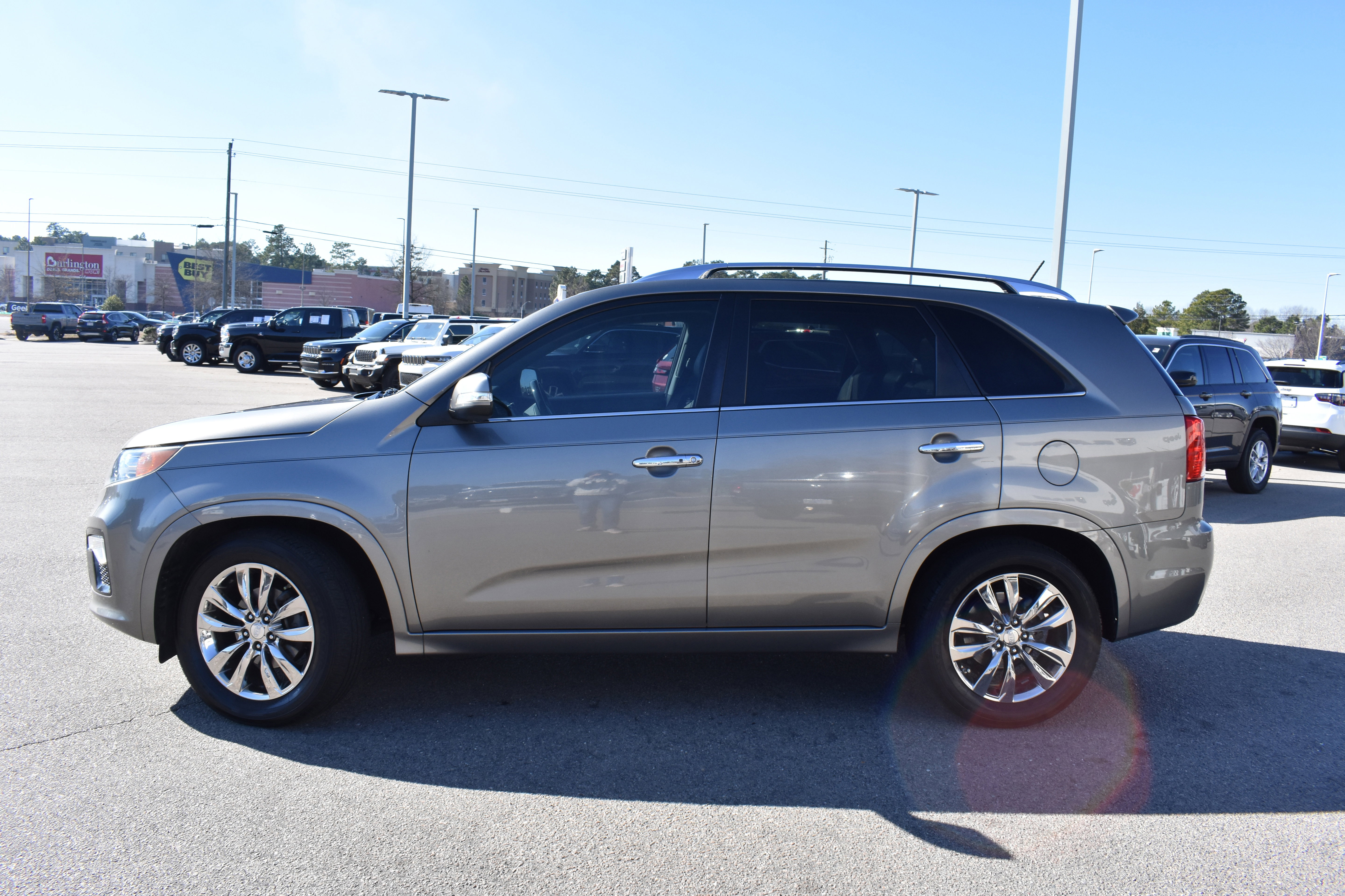 Used 2013 Kia Sorento SX w/ SX Premium Pkg image 6
