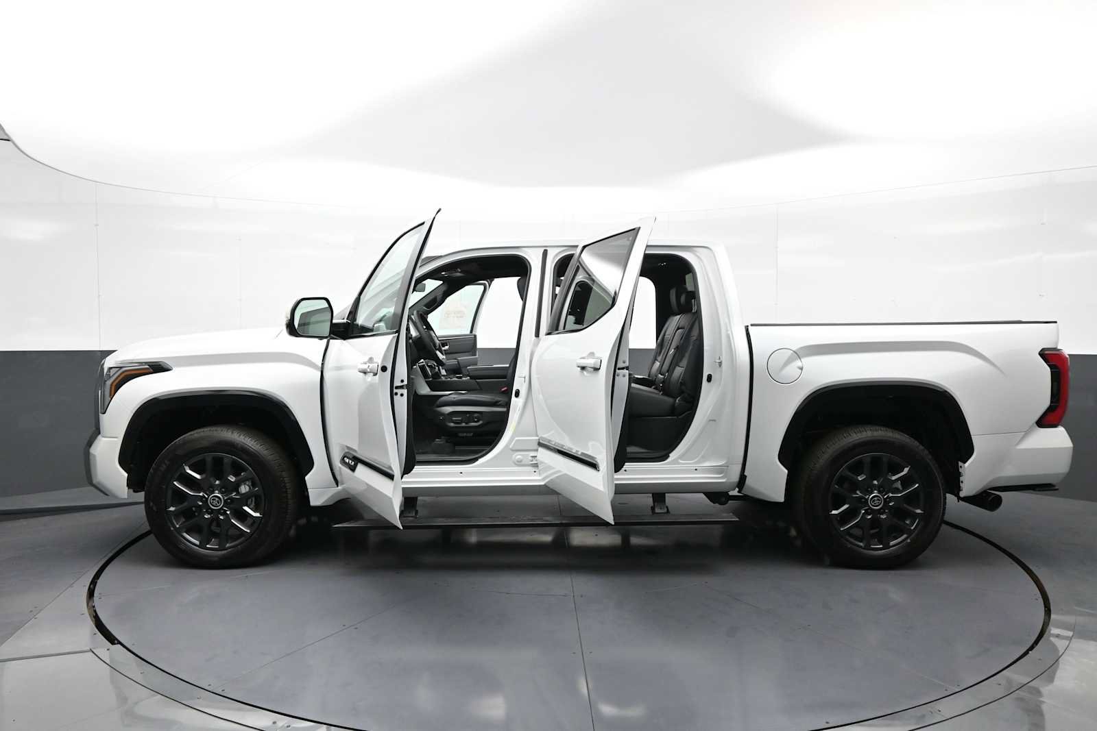 New 2024 Toyota Tundra Platinum AWD/4WD image 43