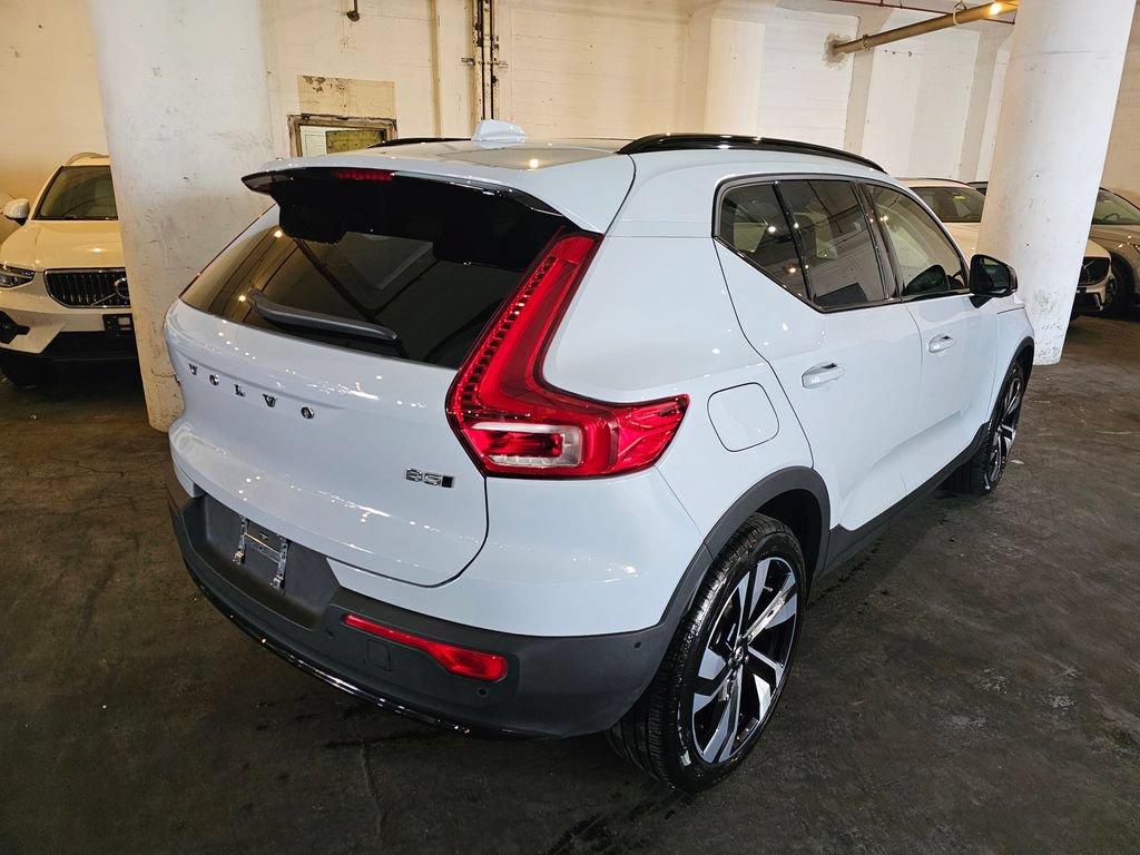 Certified 2025 Volvo XC40 B5 Ultra AWD/4WD image 4