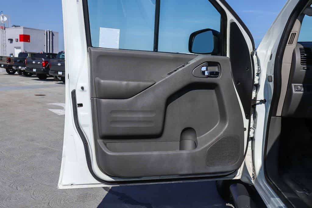 Used 2015 Nissan Frontier SV w/ SV Value Truck Package RWD image 21