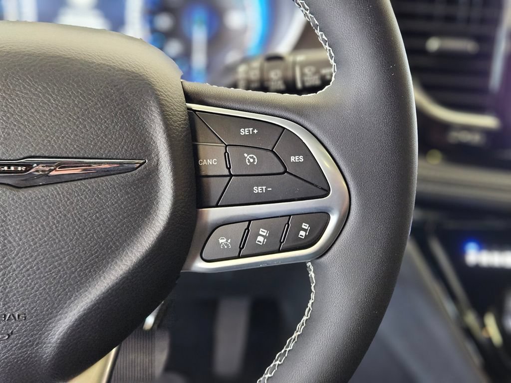 New 2025 Chrysler Pacifica Select w/ Fav Edition Package FWD image 27