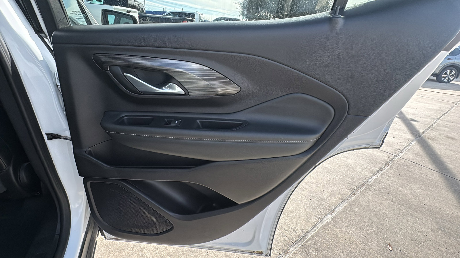 Used 2024 GMC Terrain SLT image 25