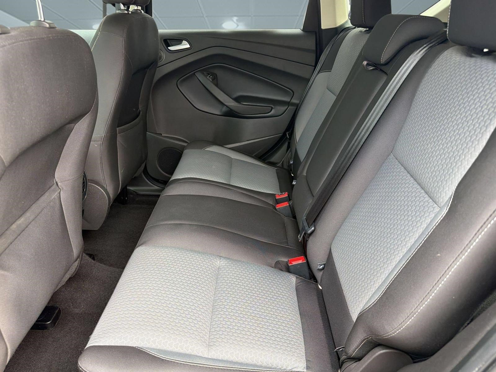 Used 2017 Ford Escape SE w/ Equipment Group 201A FWD image 21
