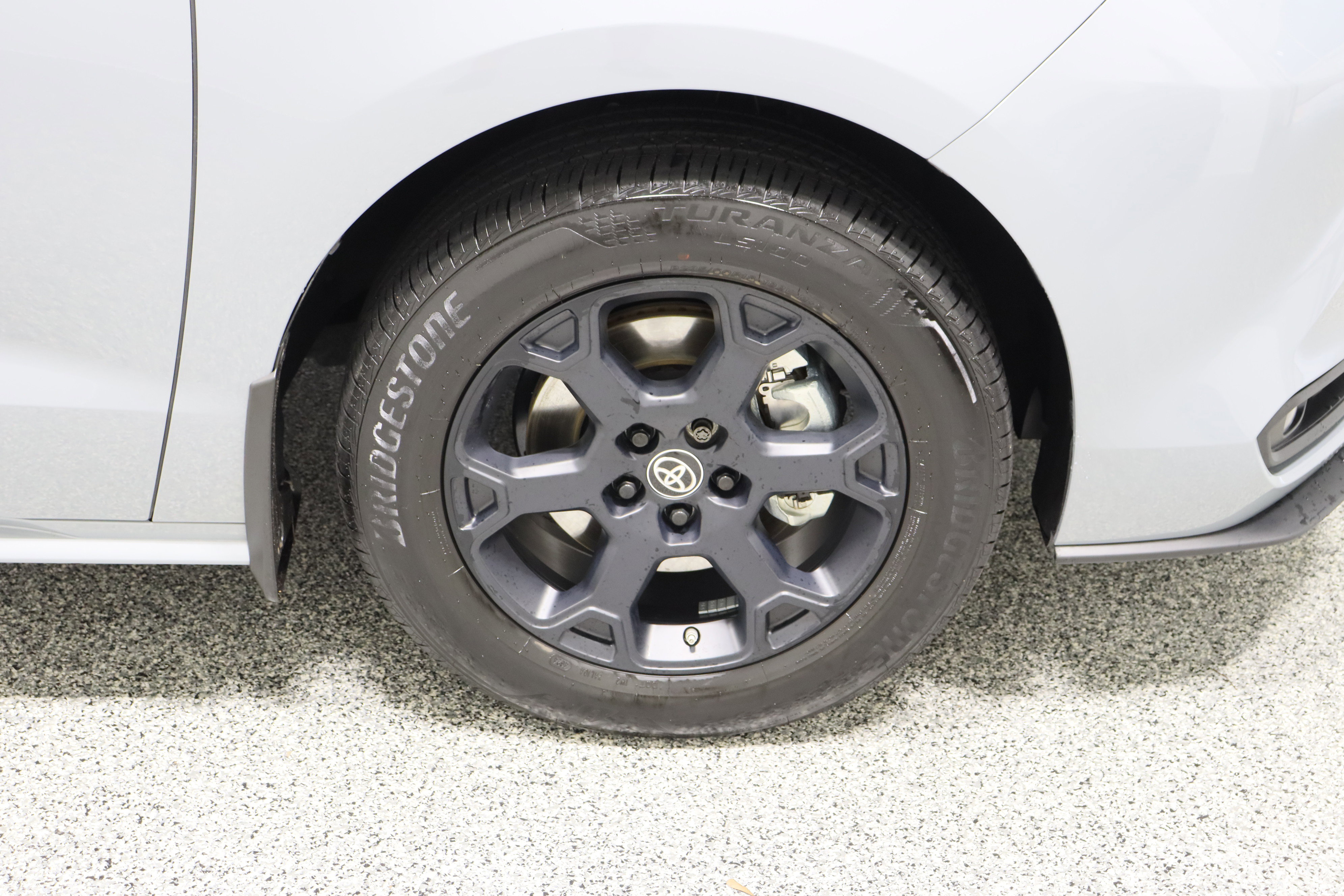 Used 2025 Toyota Sienna XLE Woodland Edition image 5