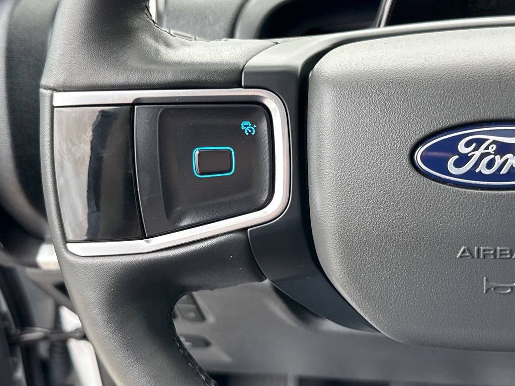 Used 2025 Ford Expedition Active RWD image 16
