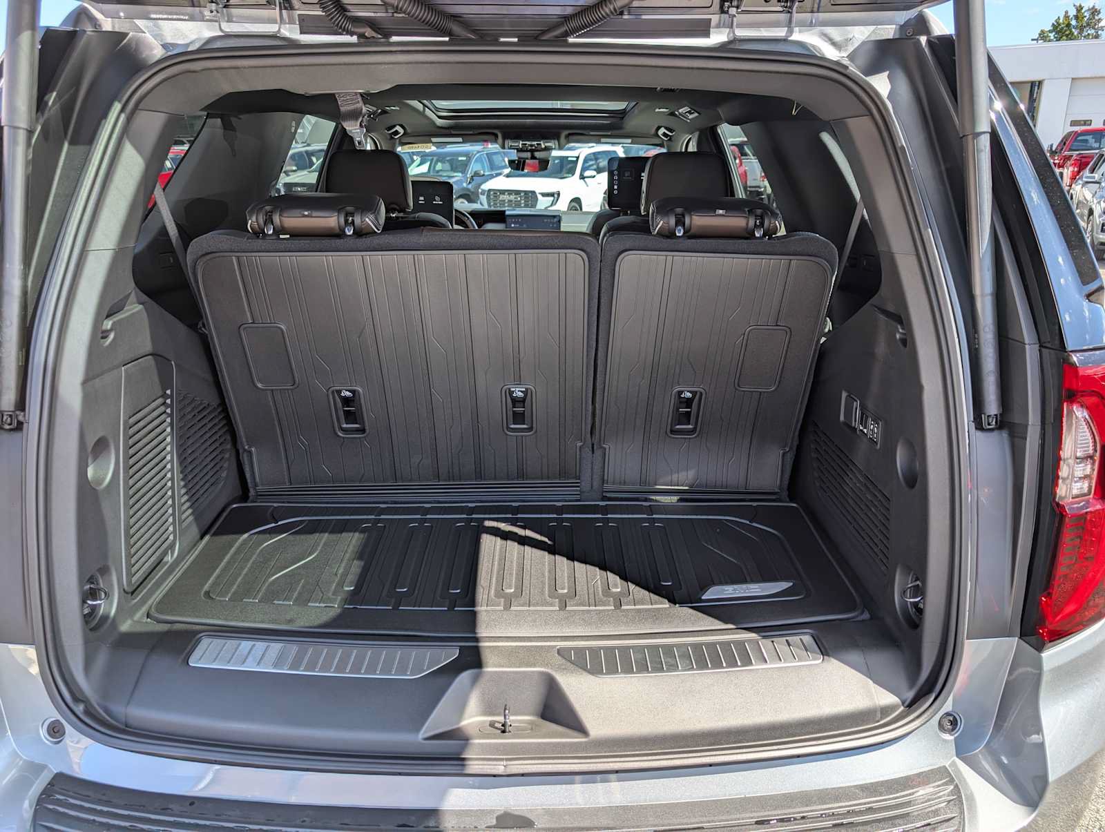 New 2026 GMC Yukon Denali Ultimate w/ LPO, Floor Liner Package AWD/4WD image 7