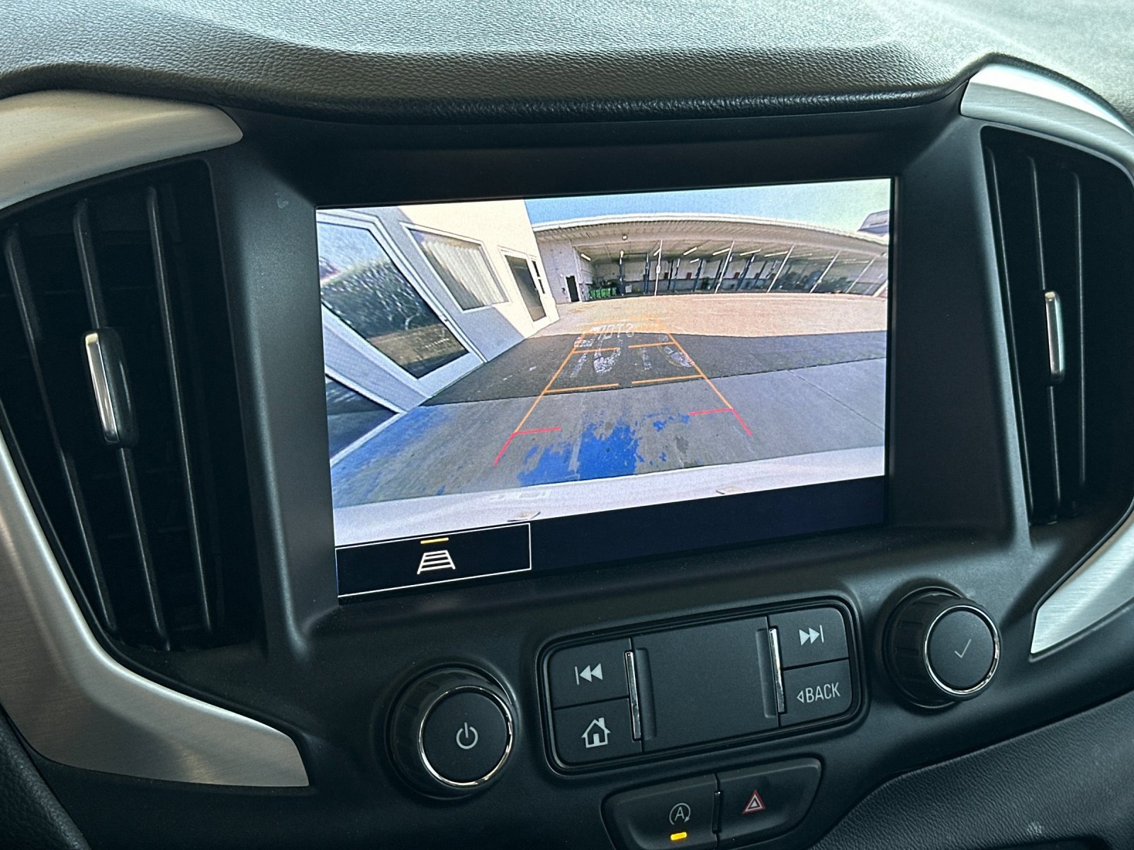 Used 2024 GMC Terrain SLT image 17