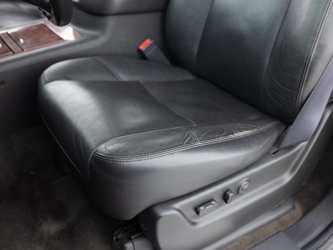 Used 2011 Chevrolet Tahoe LTZ AWD/4WD image 28