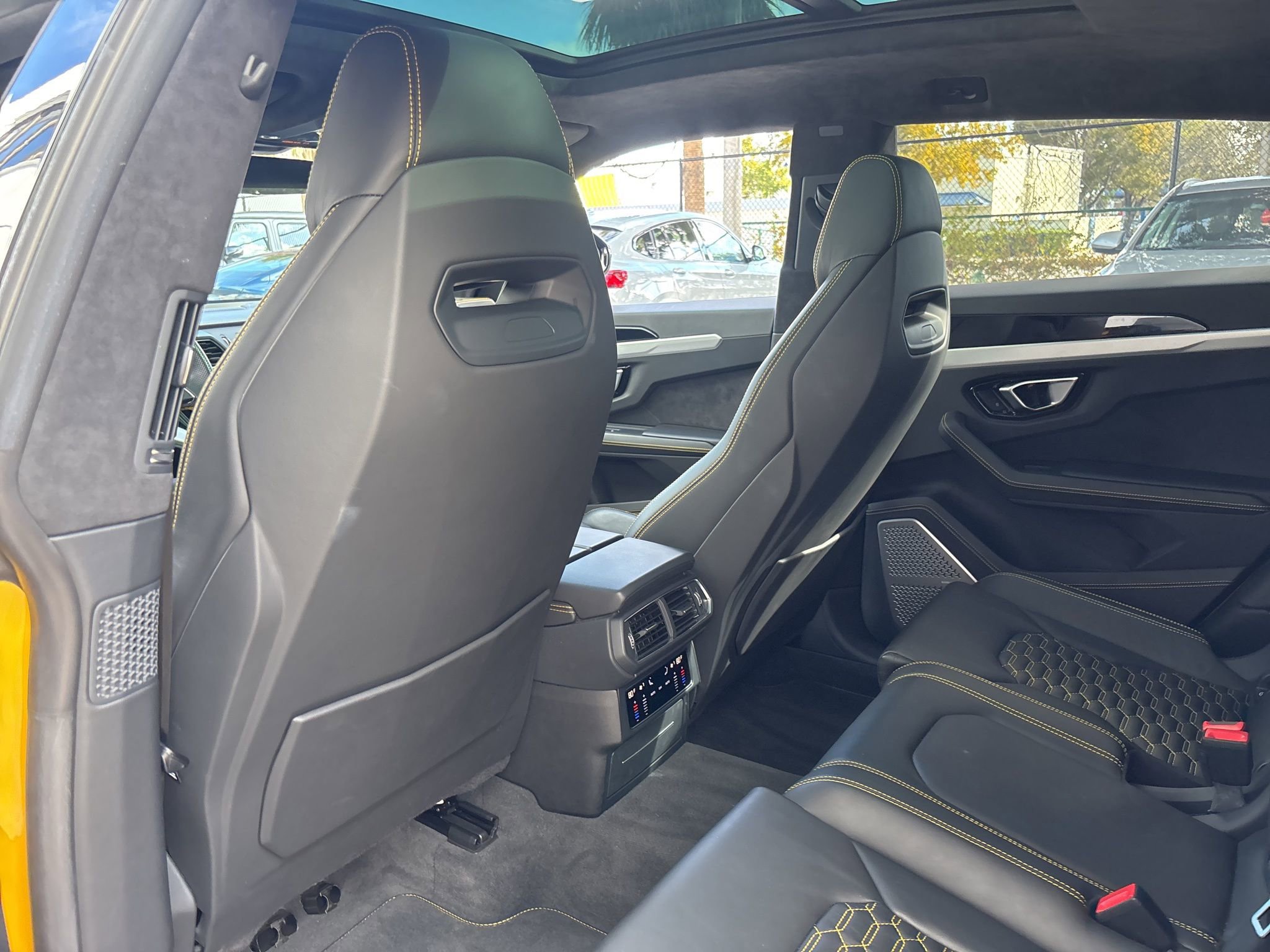 Used 2021 Lamborghini Urus image 6