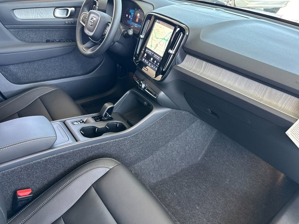 New 2026 Volvo XC40 B5 Core w/ Climate Package AWD/4WD image 15