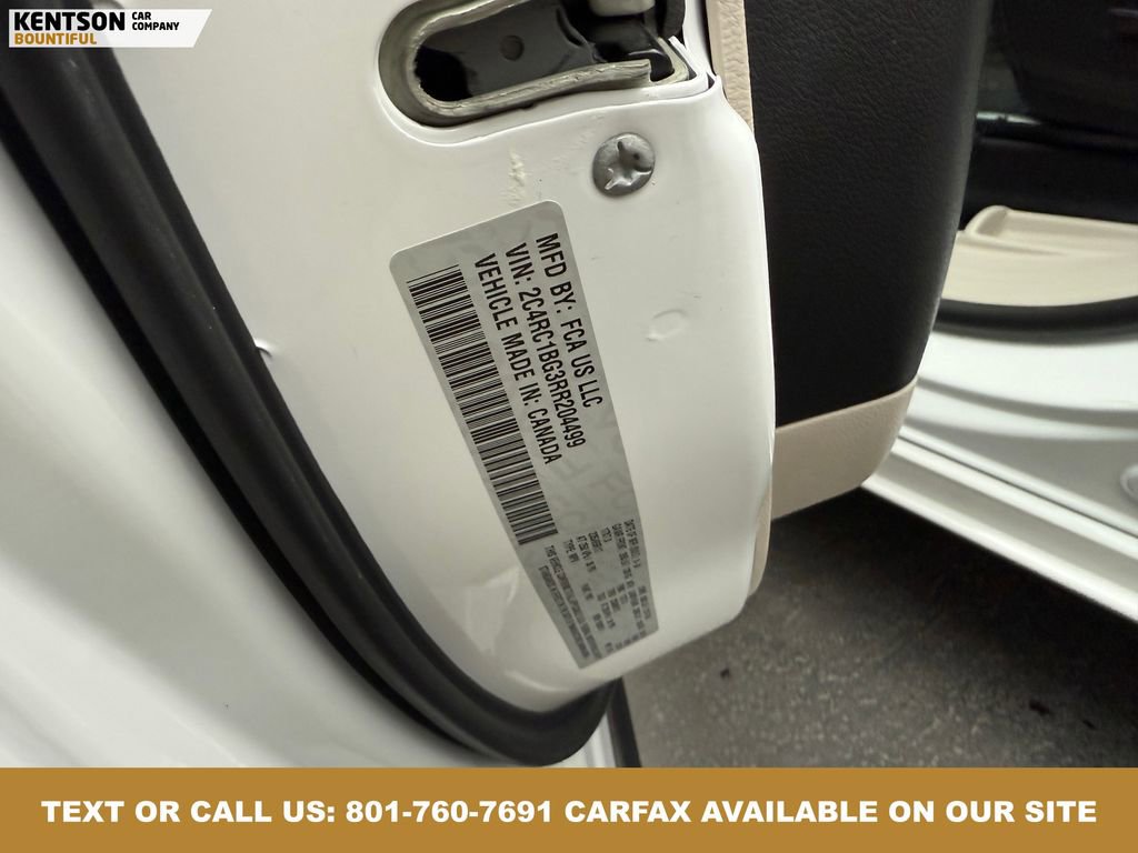 Used 2024 Chrysler Pacifica Touring-L image 38