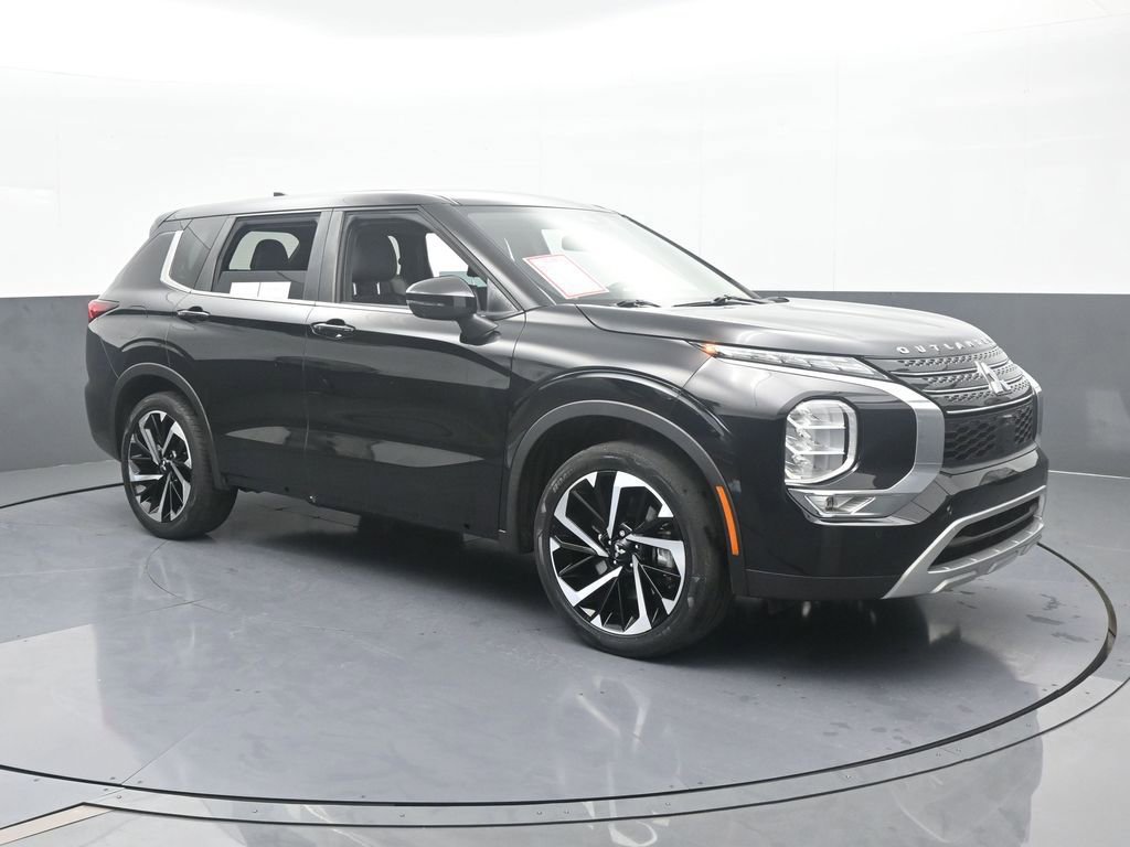 Used 2022 Mitsubishi Outlander SE image 8