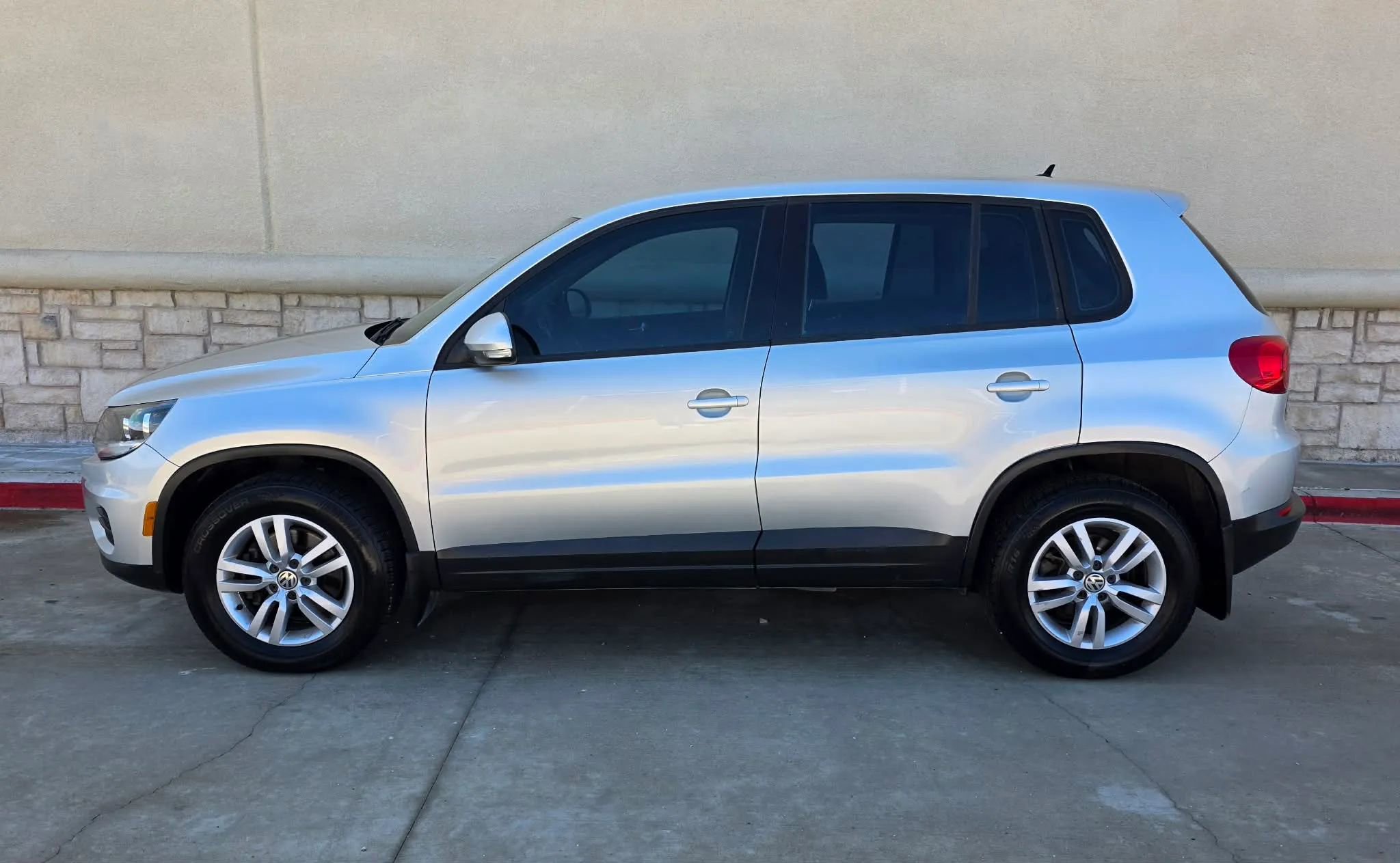 Used 2013 Volkswagen Tiguan S FWD image 7