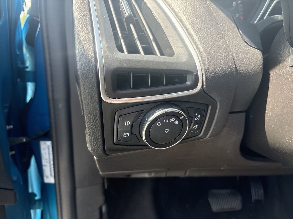 Used 2014 Ford Focus Titanium FWD image 18