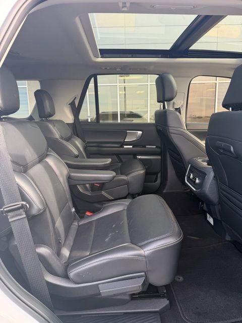 Used 2025 Ford Expedition Platinum image 21
