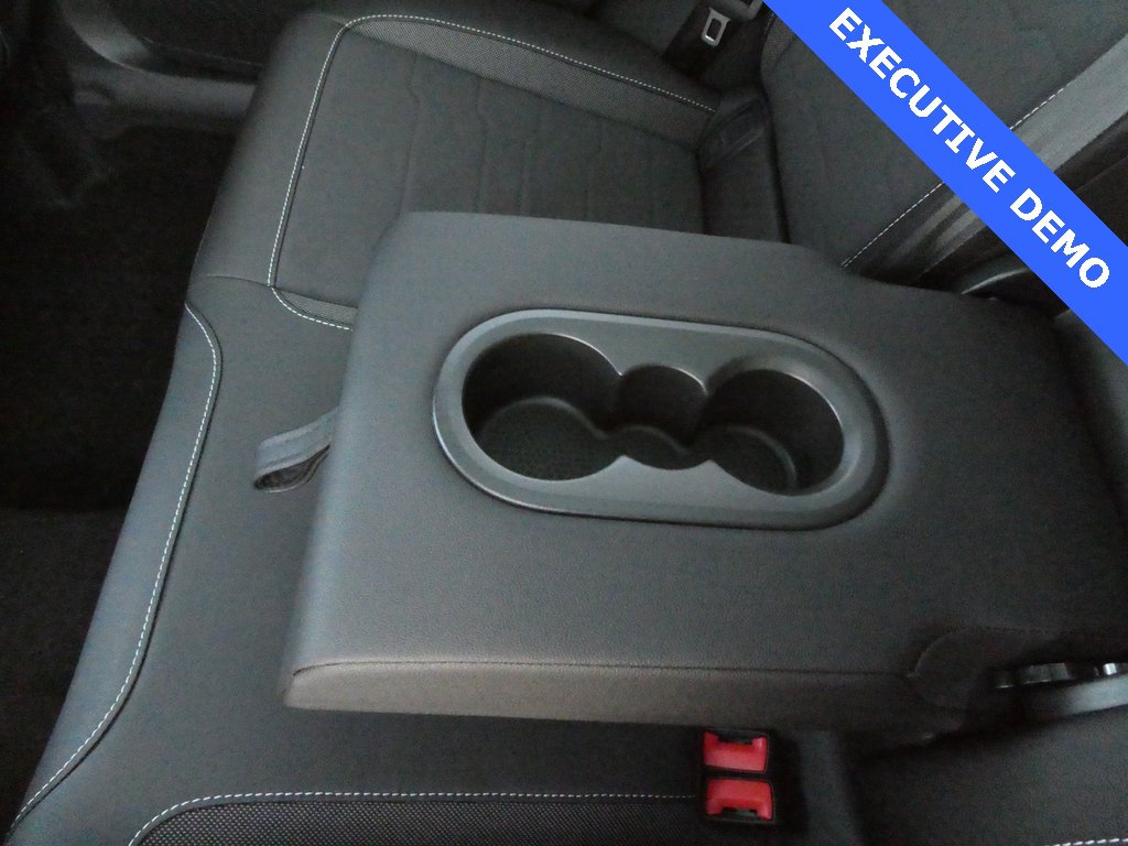 Certified 2025 Volkswagen Taos SE image 37