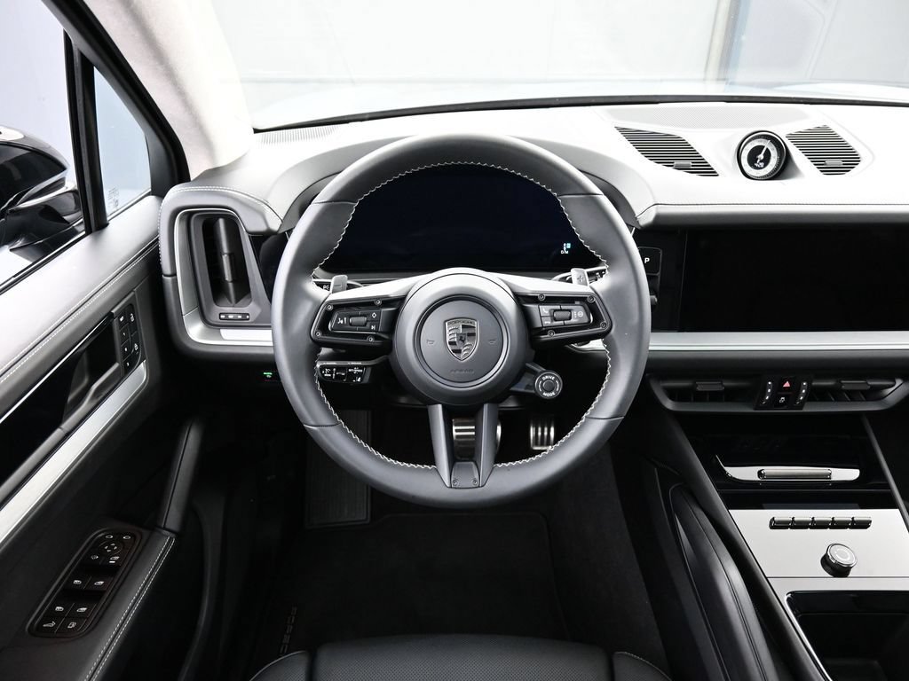Certified 2025 Porsche Cayenne Turbo AWD/4WD image 18