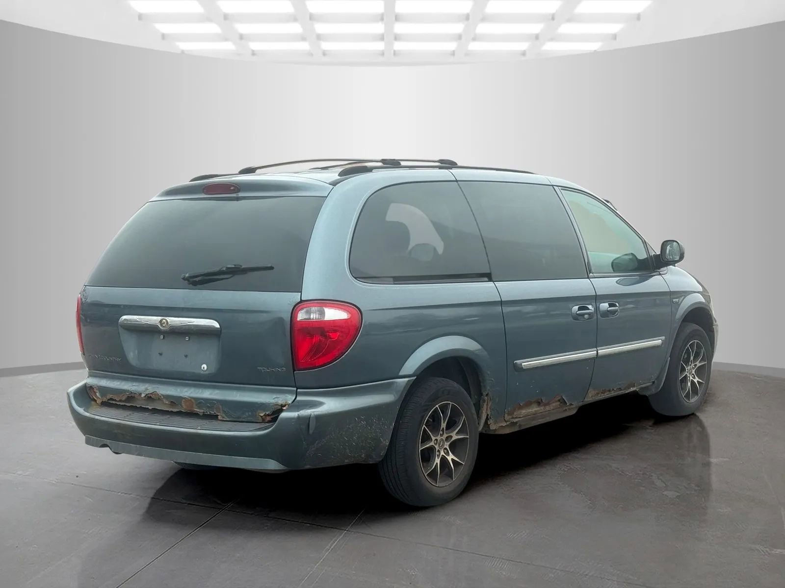 Used 2007 Chrysler Town & Country Touring image 5