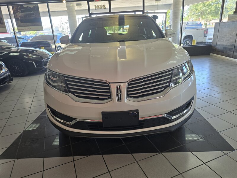 Used 2016 Lincoln MKX Reserve w/ Driver Assistance Package AWD/4WD image 2