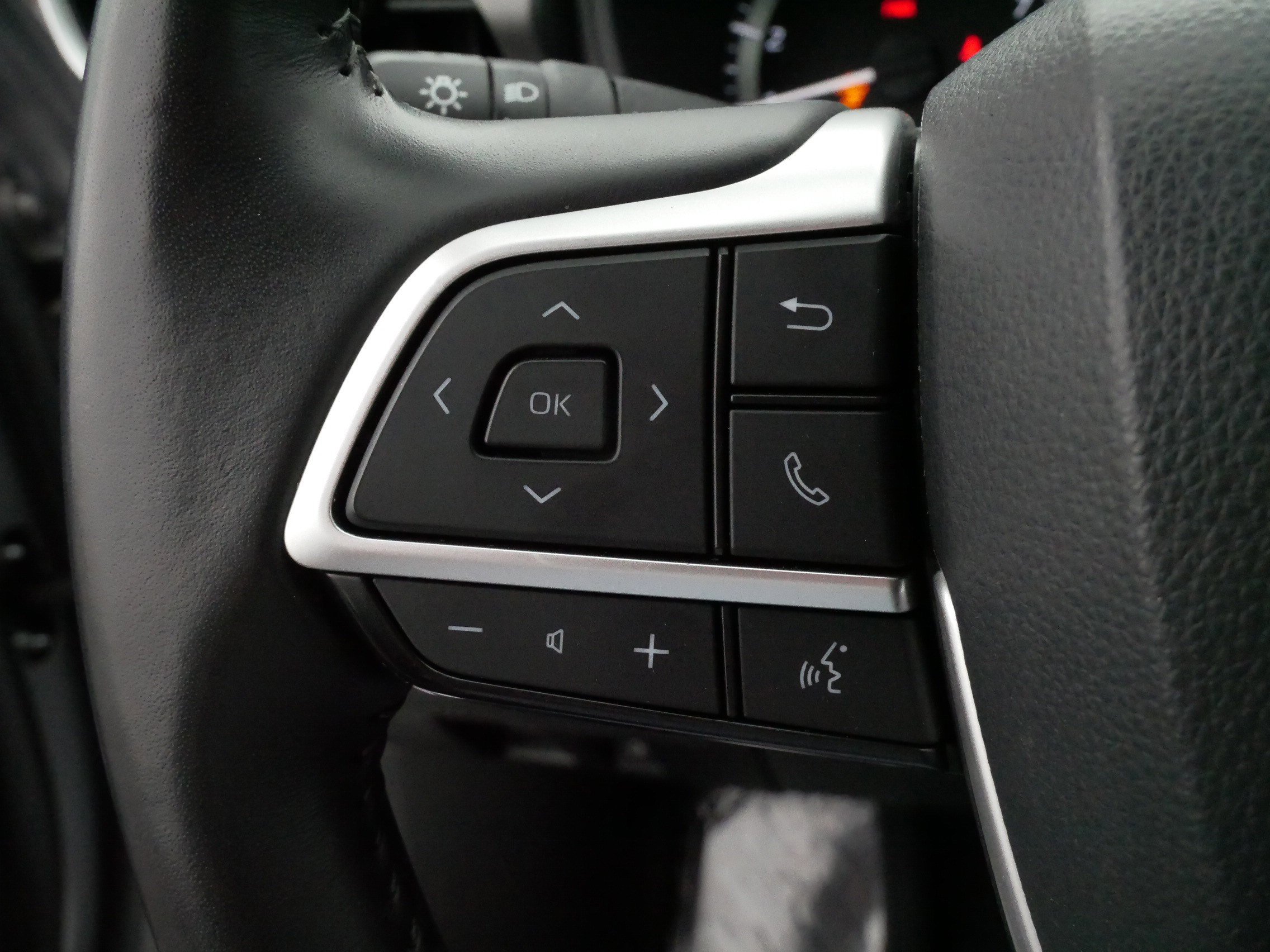 Certified 2024 Toyota Highlander LE AWD/4WD image 28
