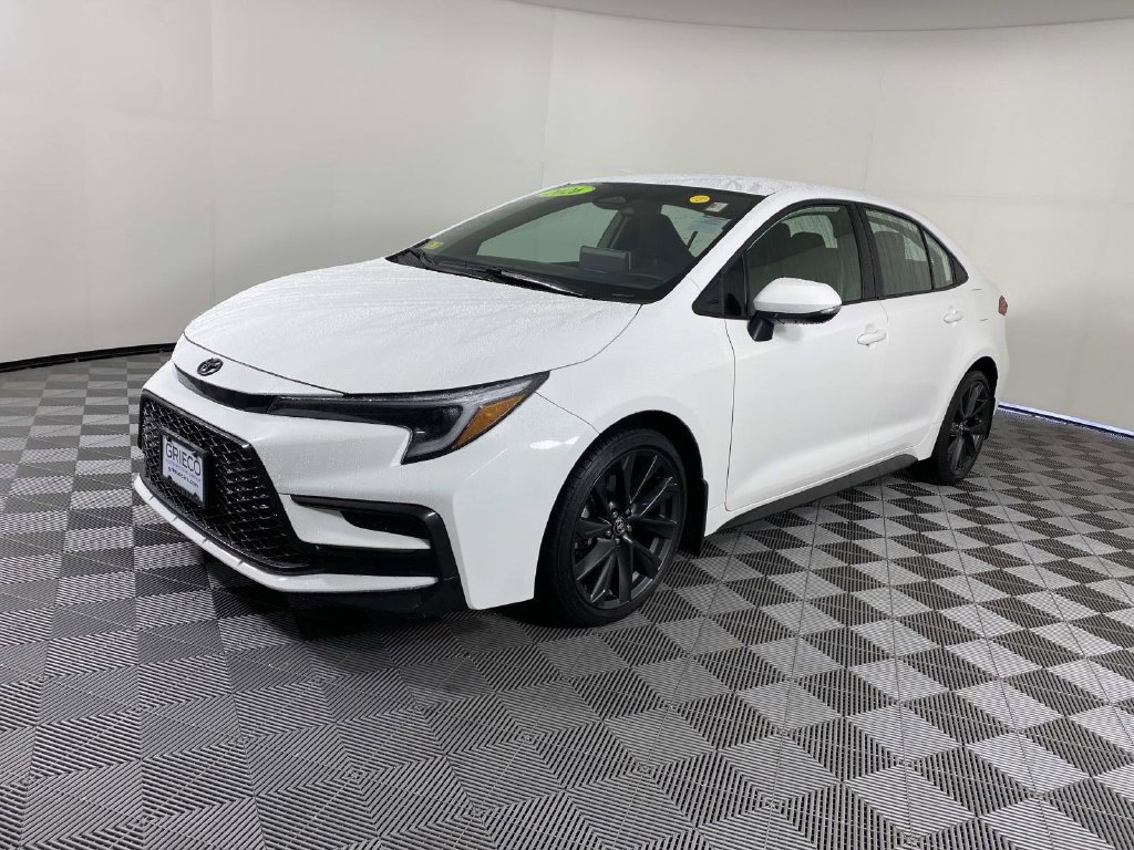 Used 2026 Toyota Corolla SE w/ SE Package FWD image 4