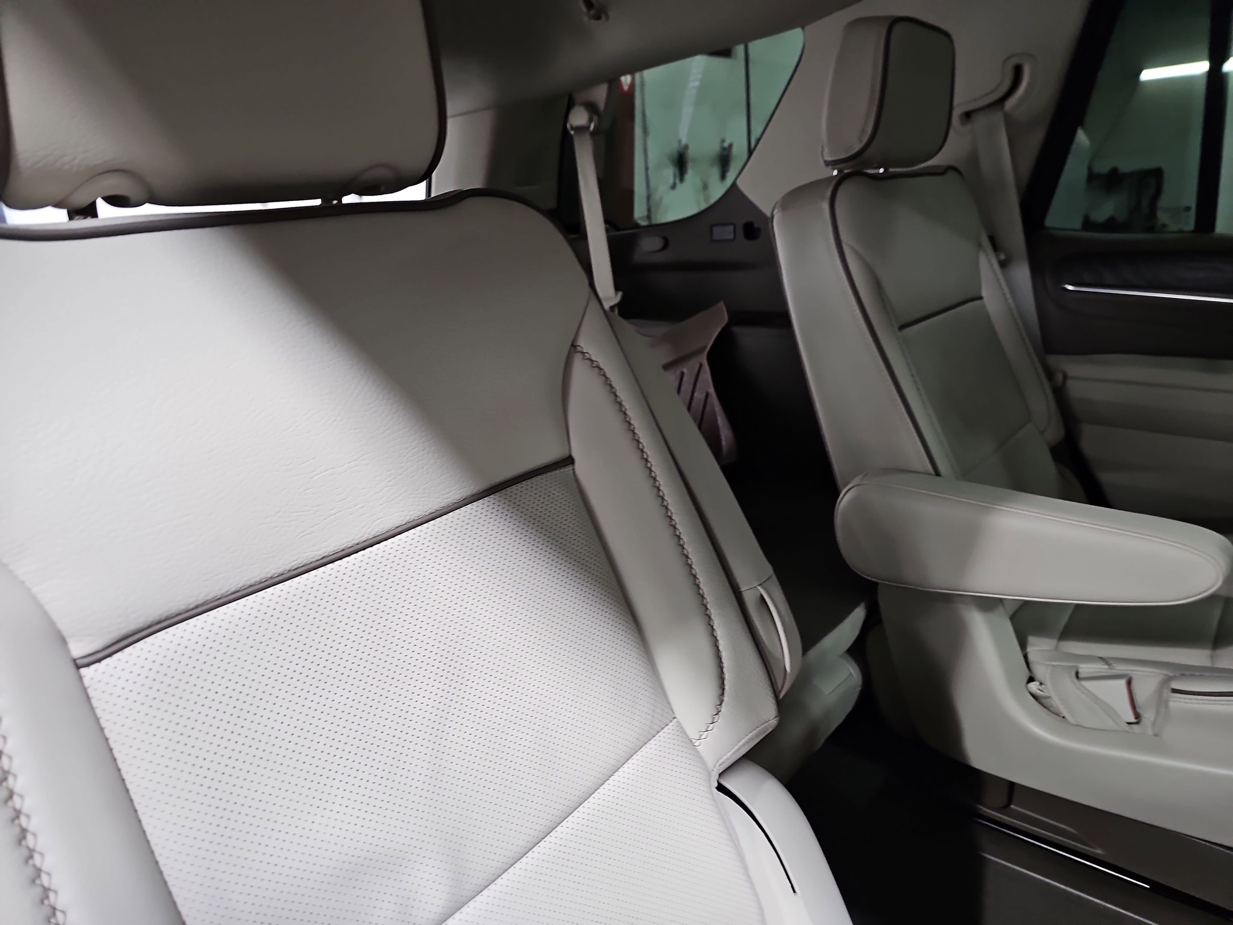 Used 2024 GMC Yukon Denali w/ Advanced Technology Package image 12