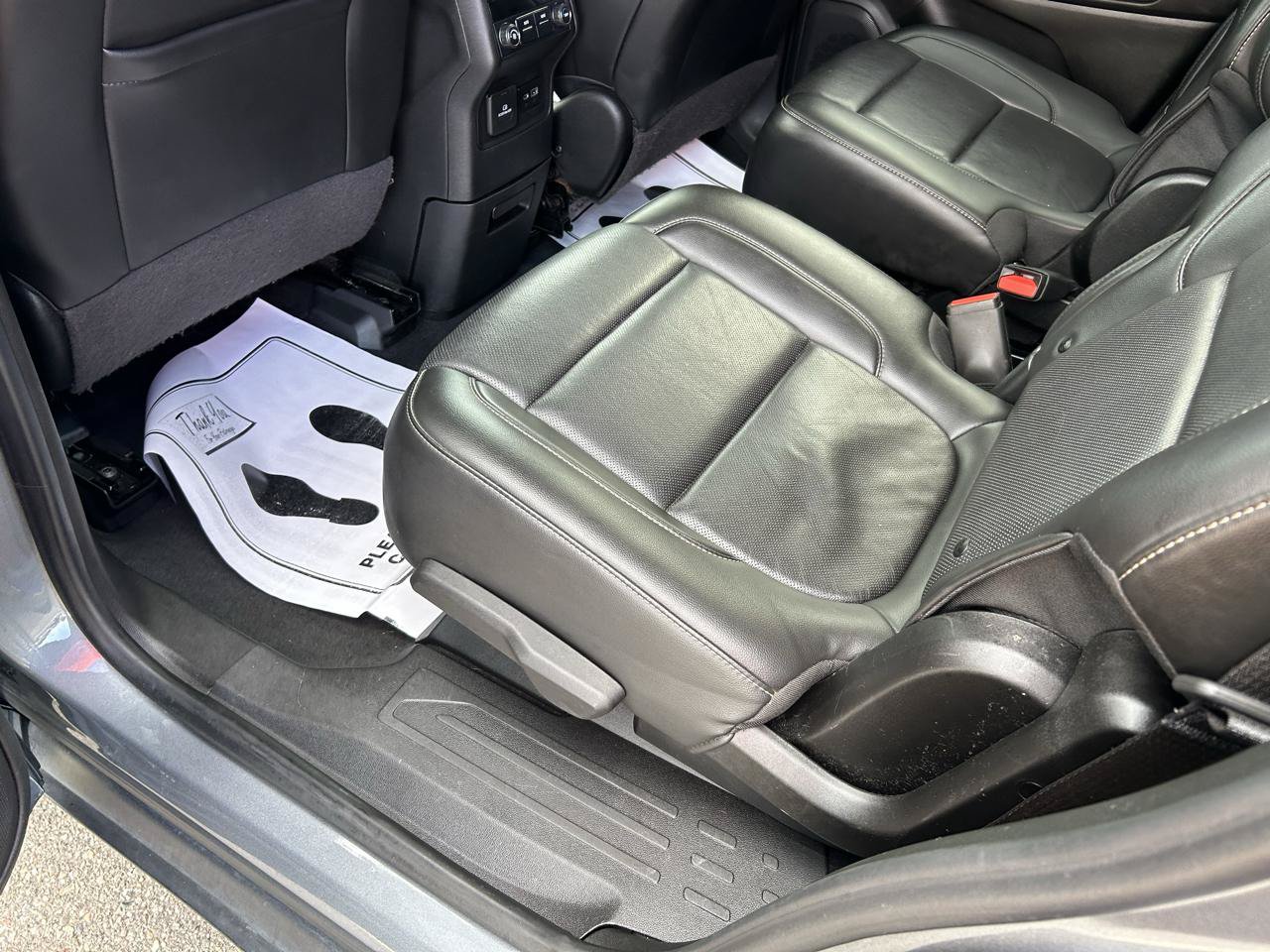 Used 2022 GMC Acadia SLT w/ LPO, Roadside Safety Package AWD/4WD image 9