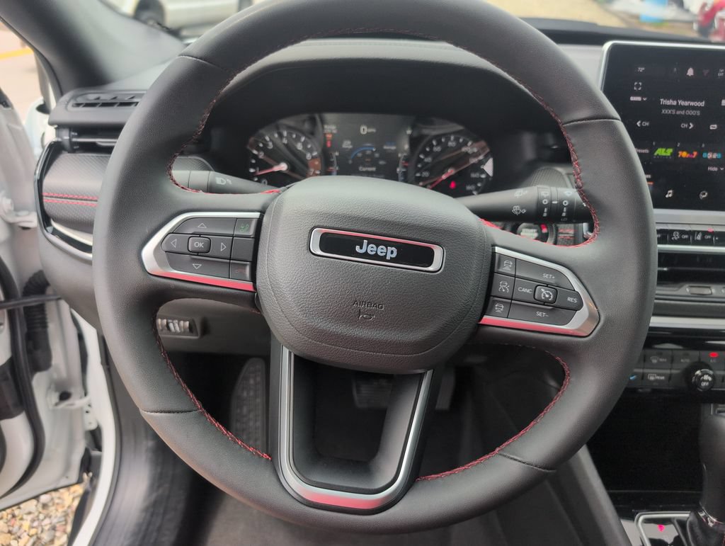 Used 2025 Jeep Compass Trailhawk AWD/4WD image 7