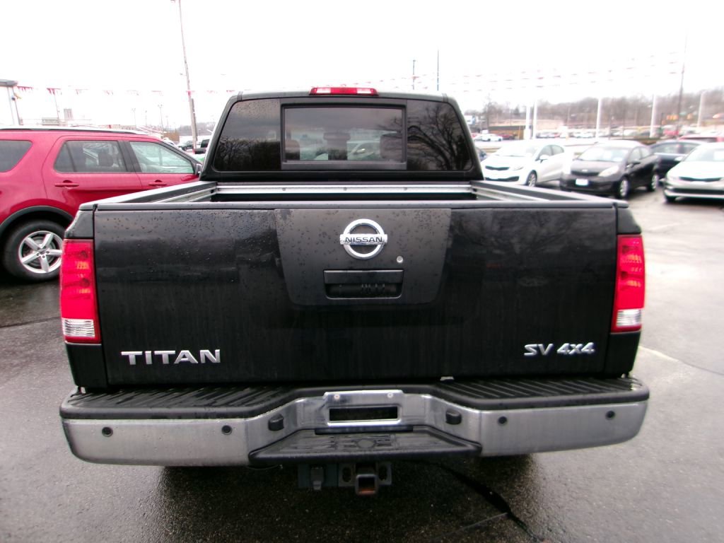 Used 2011 Nissan Titan SV w/ SV Premium Utility Pkg image 4