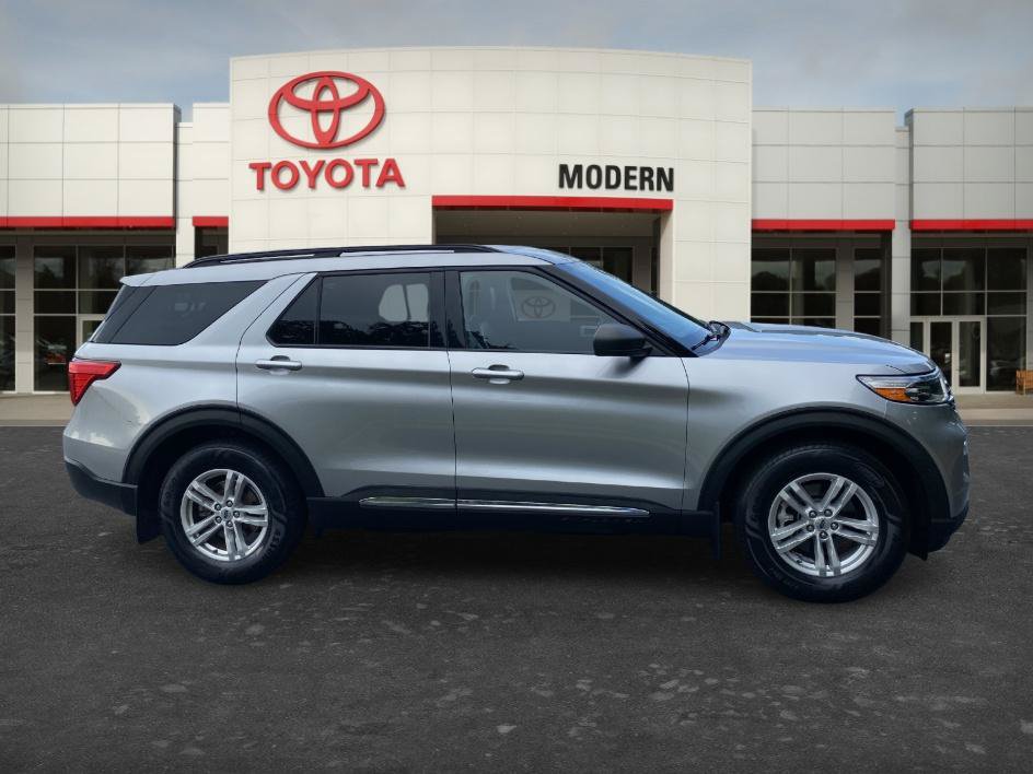 Used 2021 Ford Explorer XLT w/ Equipment Group 202A AWD/4WD image 4