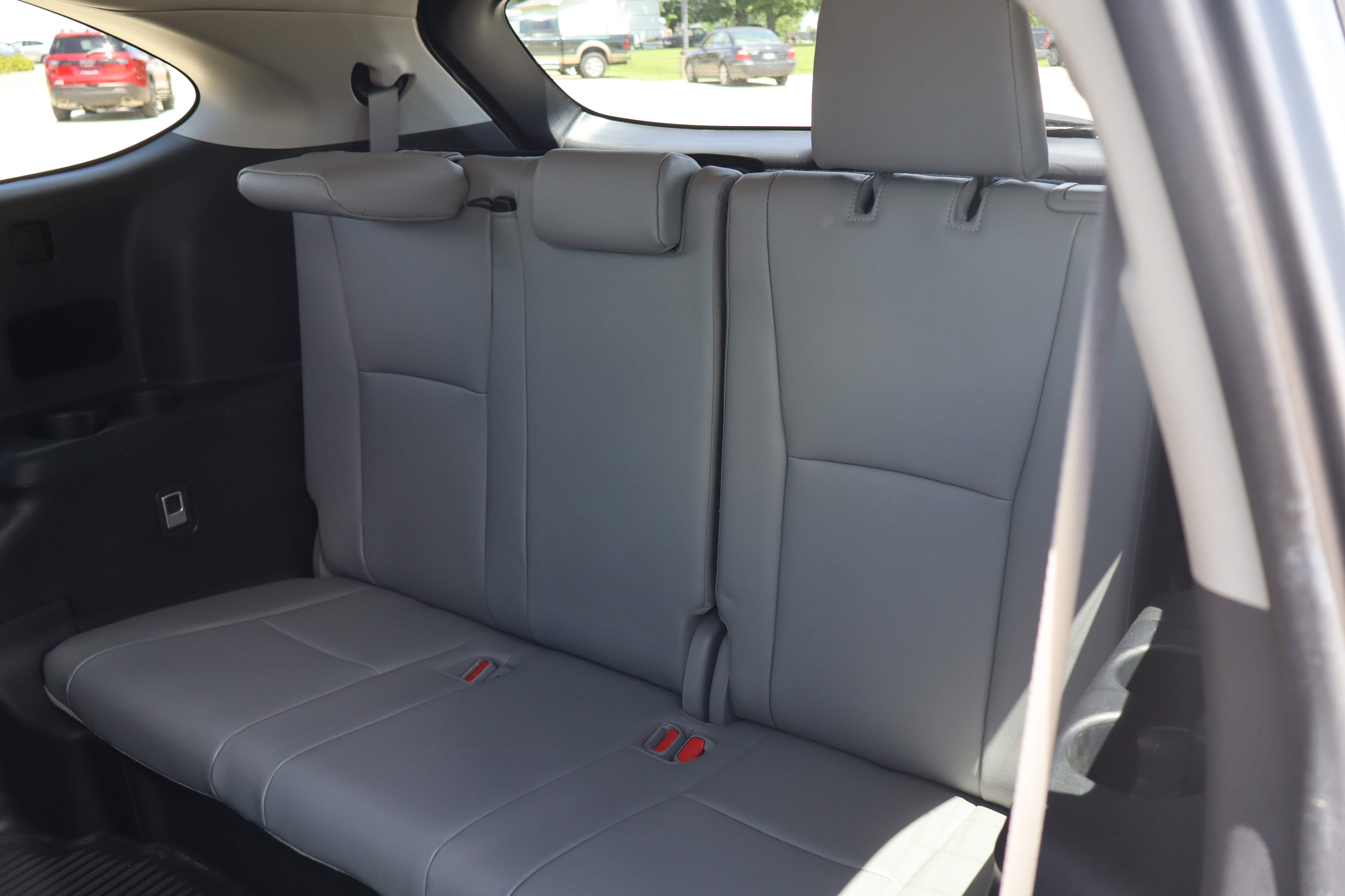 Used 2022 Toyota Highlander XLE AWD/4WD image 11