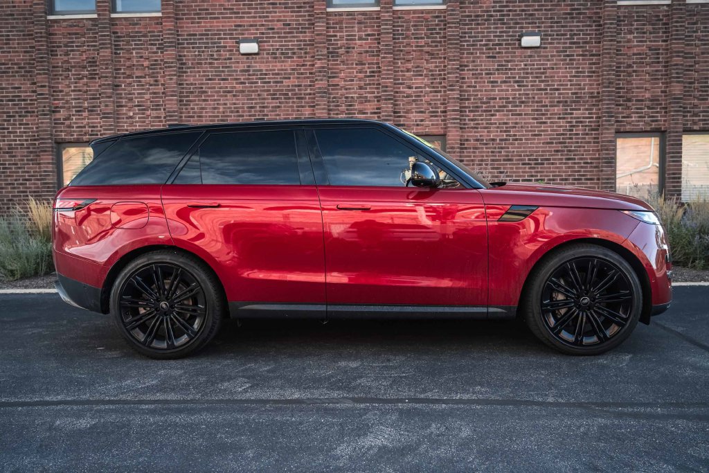 Used 2024 Land Rover Range Rover Sport SE AWD/4WD image 7