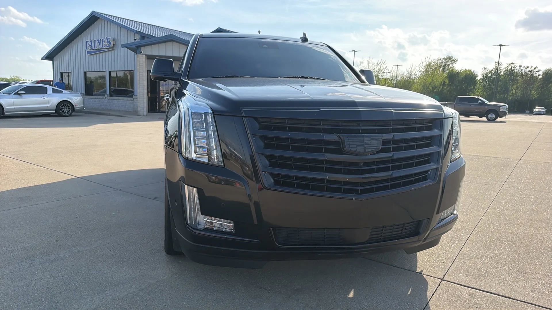 Used 2017 Cadillac Escalade Platinum AWD/4WD image 30