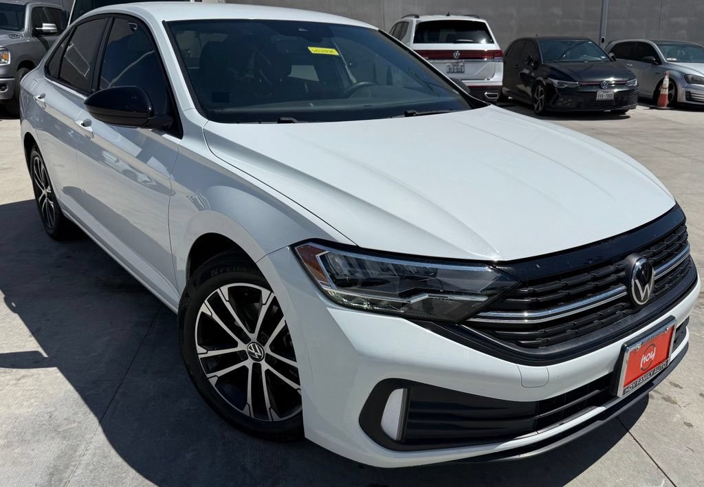 Used 2024 Volkswagen Jetta Sport FWD image 1