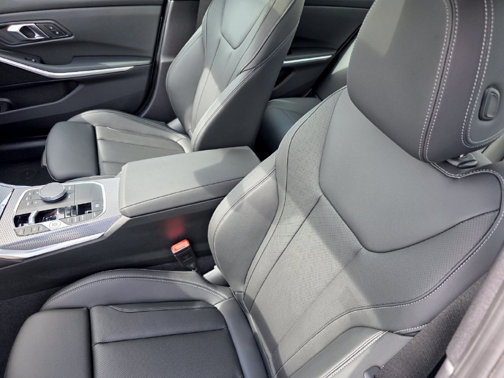 New 2026 BMW 330i Sedan w/ M Sport Package RWD image 9