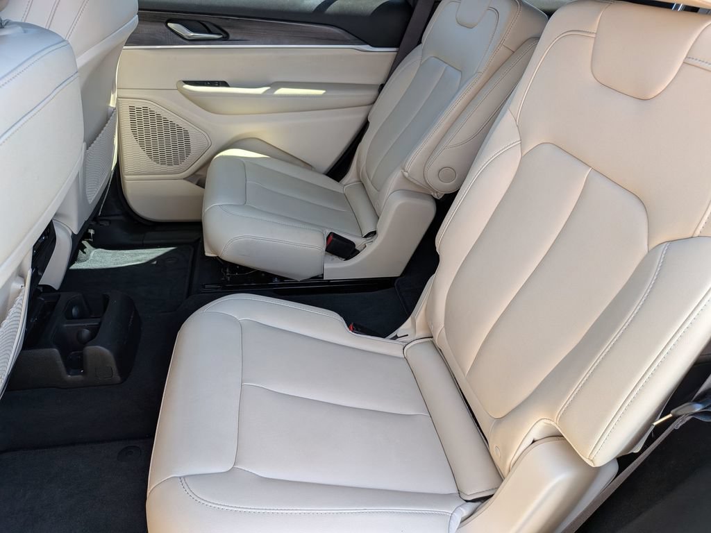 Used 2025 Jeep Grand Cherokee L Limited RWD image 24