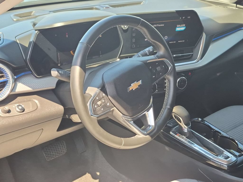 Used 2025 Chevrolet Trax LT w/ LT Convenience Package FWD image 15