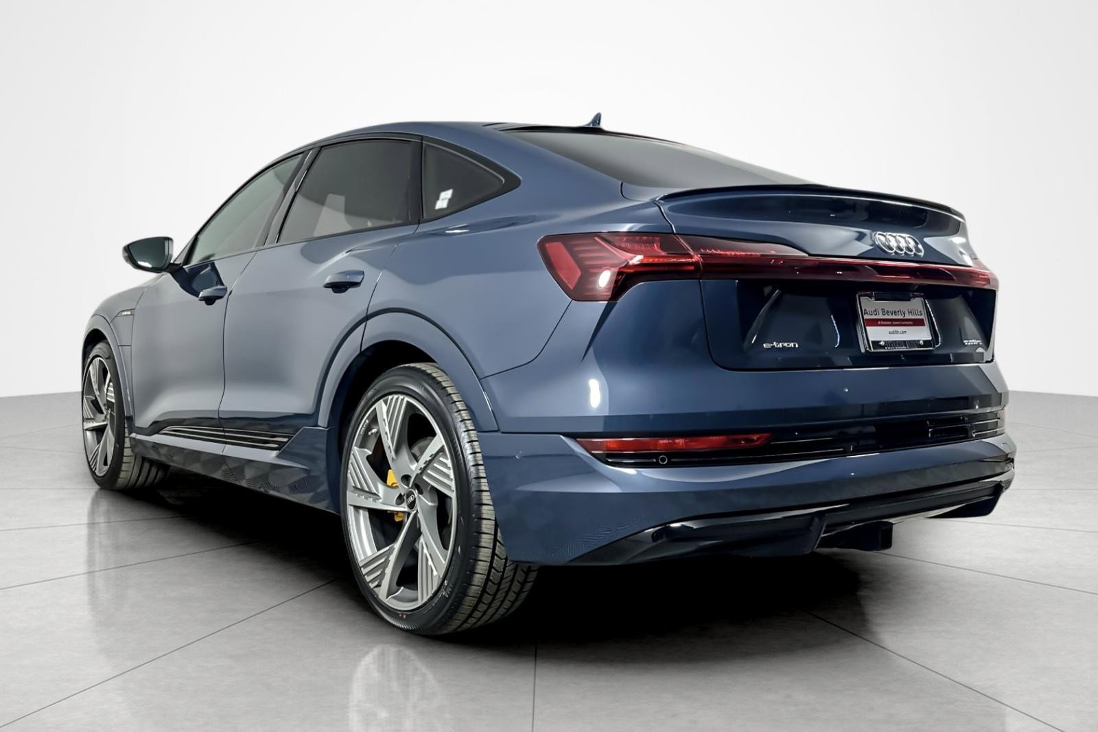 Used 2023 Audi e-tron Prestige w/ Prestige Package image 3