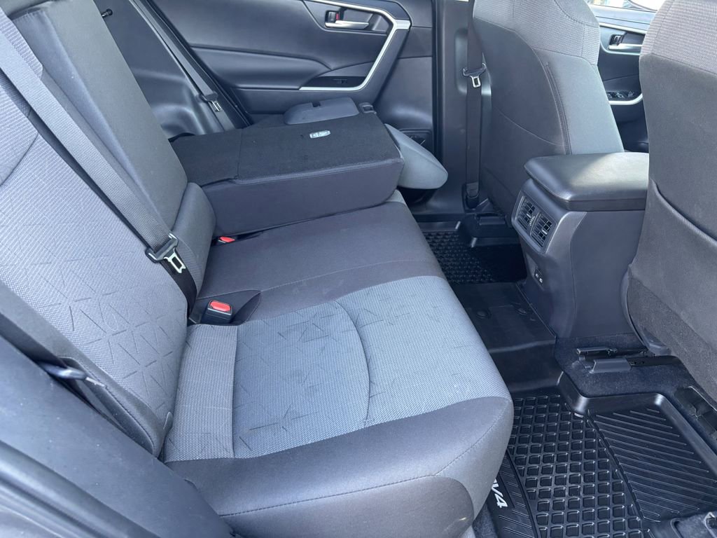Used 2025 Toyota RAV4 XLE AWD/4WD image 29
