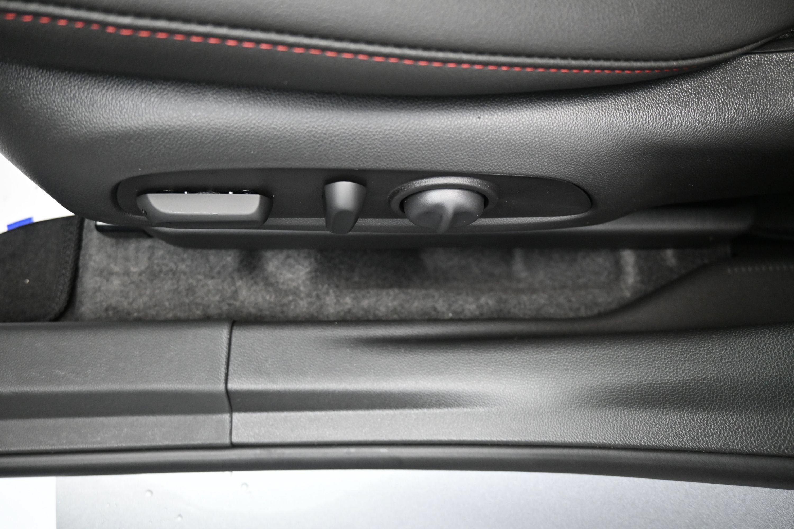New 2026 Chevrolet Trax RS w/ Sunroof Package FWD image 11