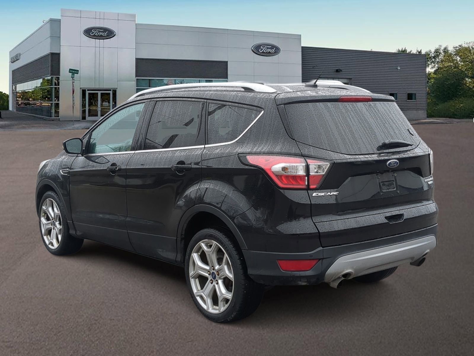 Used 2017 Ford Escape Titanium image 8