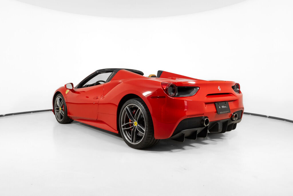 Used 2018 Ferrari 488 Spider image 4